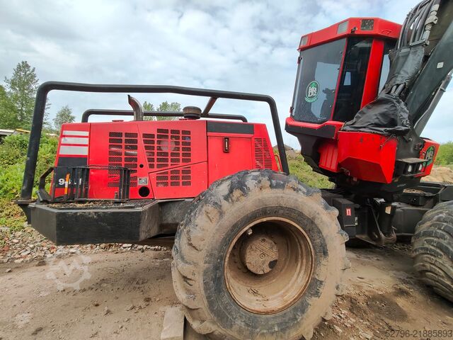 Penuai dengan Kepala Penuai Komatsu 941.1