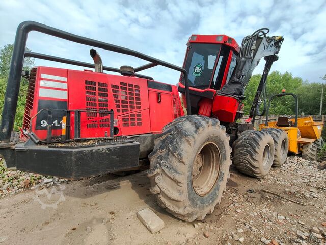 Penuai dengan Kepala Penuai Komatsu 941.1