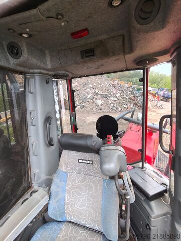 Penuai dengan Kepala Penuai Komatsu 941.1