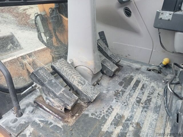 Kolové rypadlo Case WX95 with 4 excavator buckets and forks