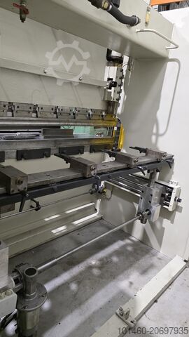 Press brake 40 Ton x 2000mm with Esa 630 control Imal e3a