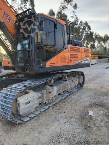 Paletli ekskavatör DOSSAN DX300LC - 7K