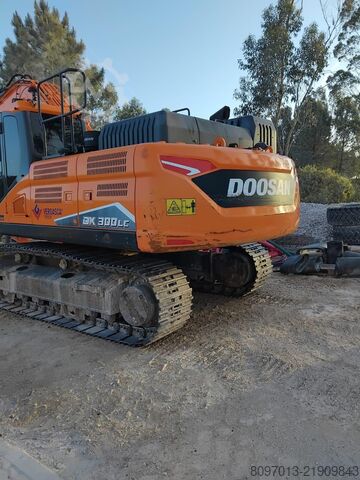 Paletli ekskavatör DOSSAN DX300LC - 7K