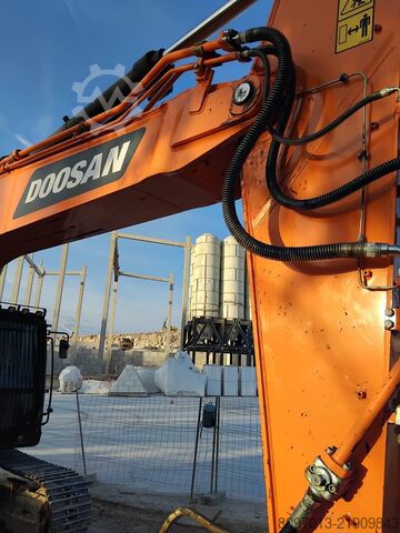 Paletli ekskavatör DOSSAN DX300LC - 7K
