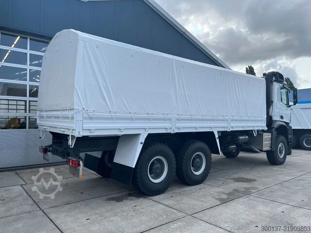 Yandan tenteli Mercedes-Benz Arocs 3340 A 6x6 Cargo Truck