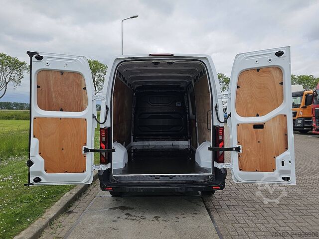 High-roof van RENAULT MASTER L3H2 3.5t Blue