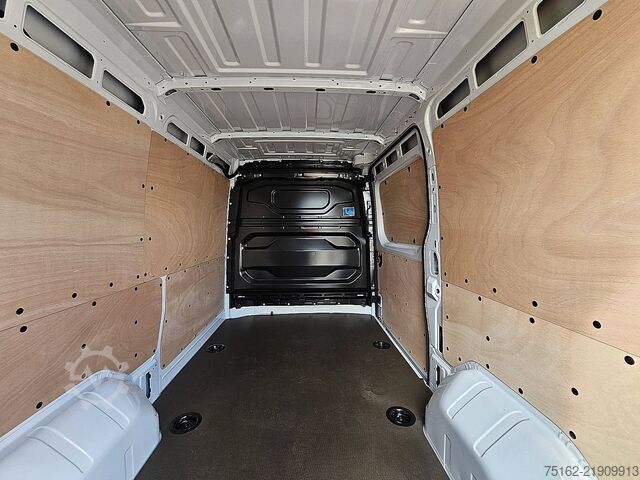 High-roof van RENAULT MASTER L2H2 87kWh 404K WLTP