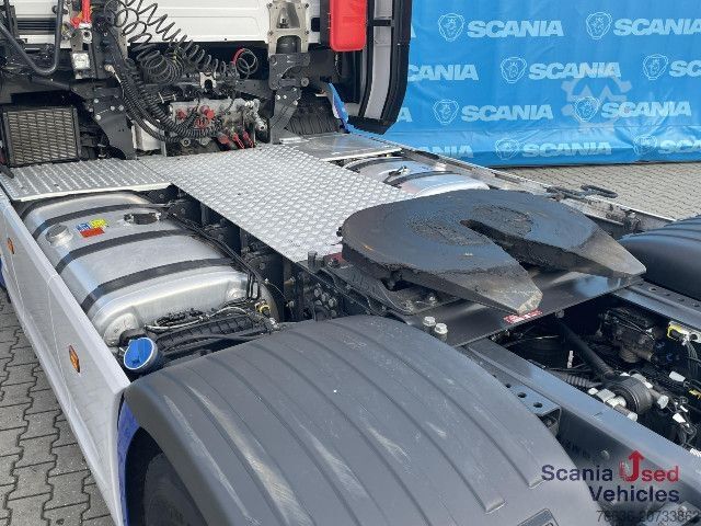 Kamion za prevoz opasnih materija Scania S 560 A4x2NB RETARDER SUPER! HYDRO ADR VECTO 3