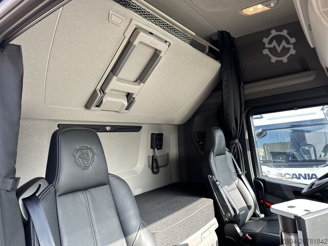 Vakio vetoauto SCANIA 590 S V8 6X2