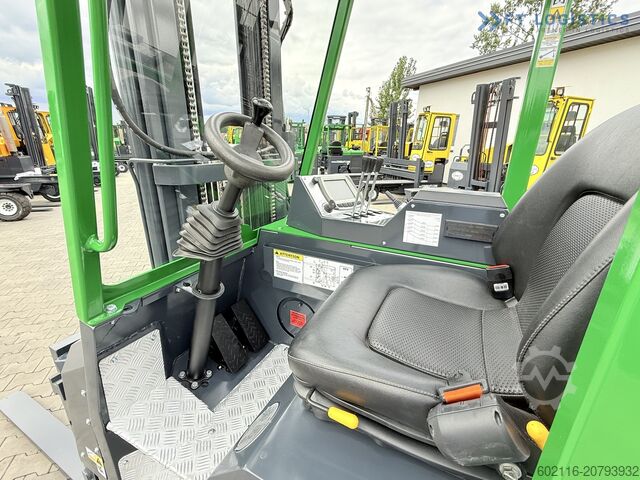 Wózek widłowy czterokierunkowy COMBILIFT CBE2500 TRIPLEX 5500 FORK POSITIONER