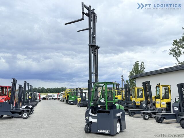 Wózek widłowy czterokierunkowy COMBILIFT CBE2500 TRIPLEX 5500 FORK POSITIONER