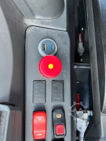 Teleskopický manipulátor MAGNI Magni RTH 6.26 / nur 849h ! / Gabel / 6 t Winde