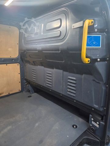 Minibus MERCEDES-BENZ Vito Kasten 110 Kamera Tempom. Klima Tüv neu E6