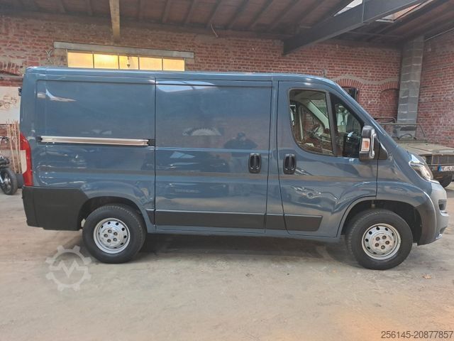 Slēgtais furgons PEUGEOT Boxer Kasten L1 H1 Klima Kamera Tempo Tüv E6