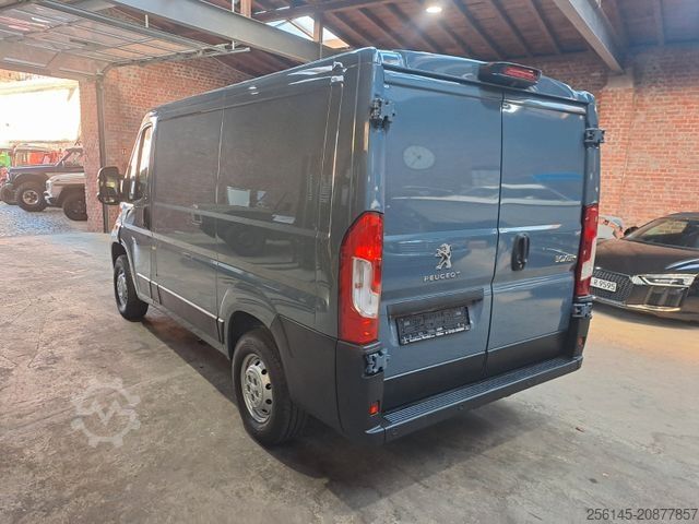 Slēgtais furgons PEUGEOT Boxer Kasten L1 H1 Klima Kamera Tempo Tüv E6