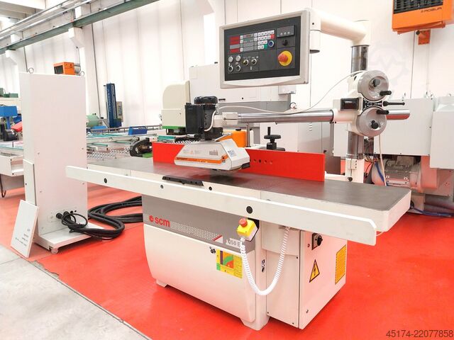 Fresadora con husillo inclinable SCM T 150 E