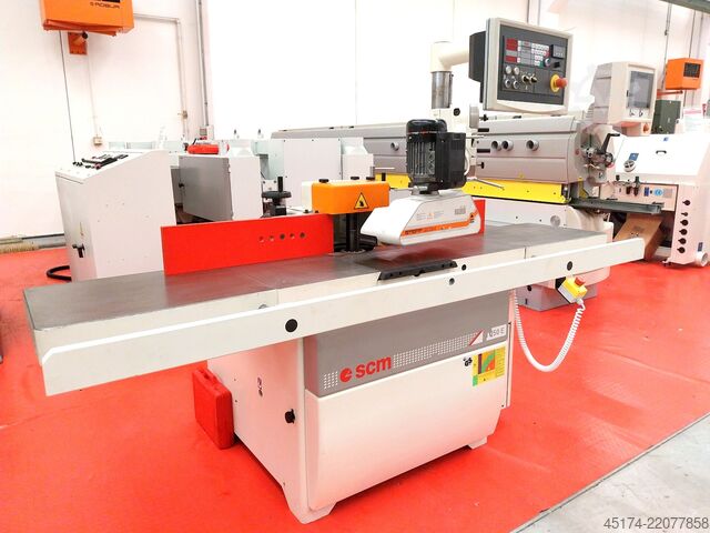 Fresadora con husillo inclinable SCM T 150 E