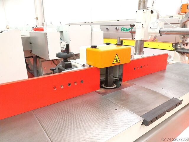 Fresadora con husillo inclinable SCM T 150 E