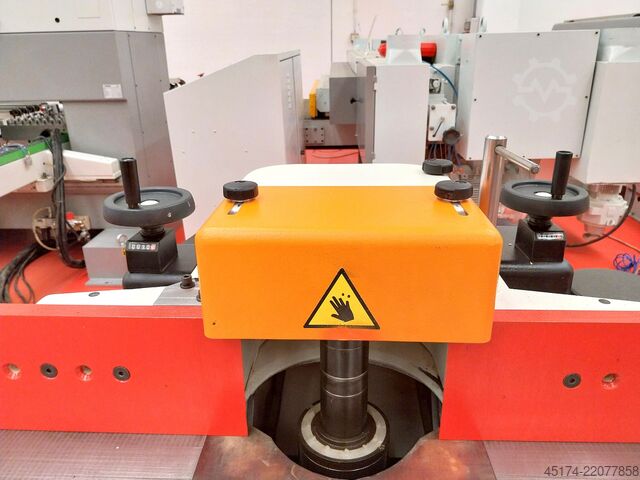 Fresadora con husillo inclinable SCM T 150 E