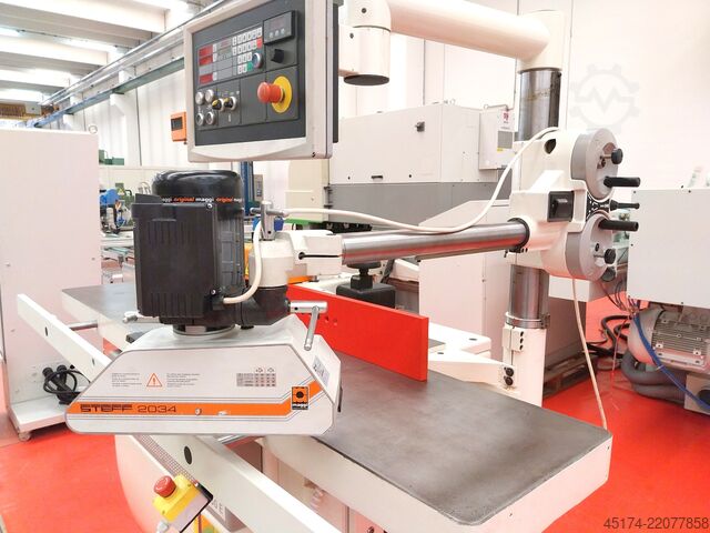 Fresadora con husillo inclinable SCM T 150 E