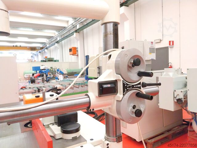 Fresadora con husillo inclinable SCM T 150 E