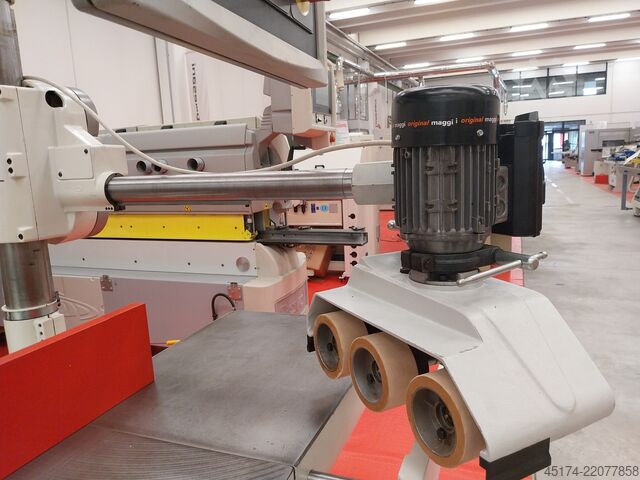 Fresadora con husillo inclinable SCM T 150 E