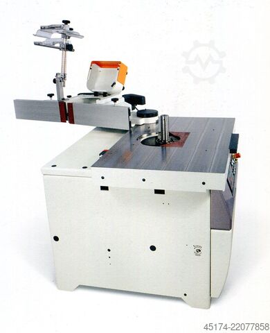 Fresadora con husillo inclinable SCM T 150 E
