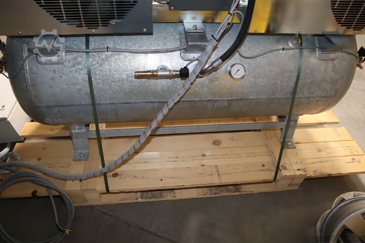 8 KW pistonlu kompresör, 500 litrelik tank Renner RIKO 1400/500 M-KT