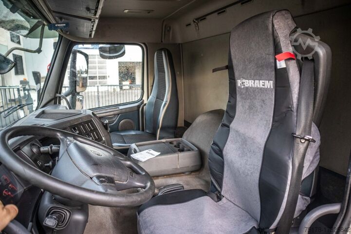 Peitto VOLVO FM 330-6x2-E5+10 pneus/tires+intarder
