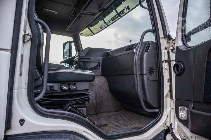 Peitto VOLVO FM 330-6x2-E5+10 pneus/tires+intarder