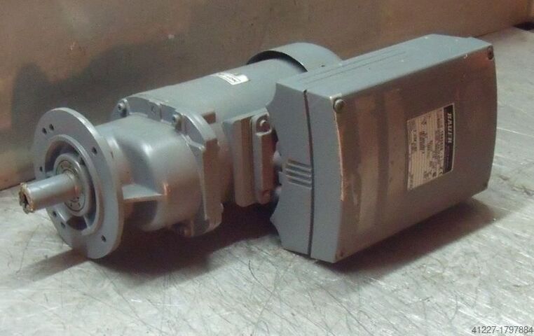 Motorreductor 0,18 kW 92 rpm BAUER BG06-31/D05LA4-TF-K305