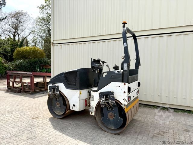 Walec jednobębnowy BOMAG BW135AD-5 / 2015 BJ / 1.979H / 3.9 T