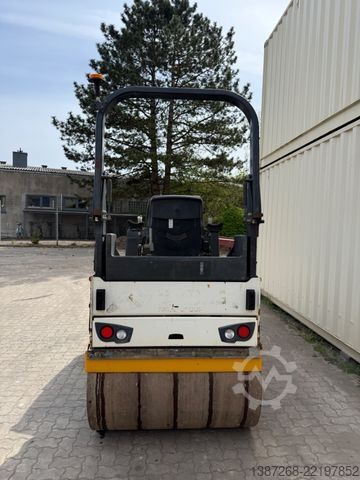 Walec jednobębnowy BOMAG BW135AD-5 / 2015 BJ / 1.979H / 3.9 T