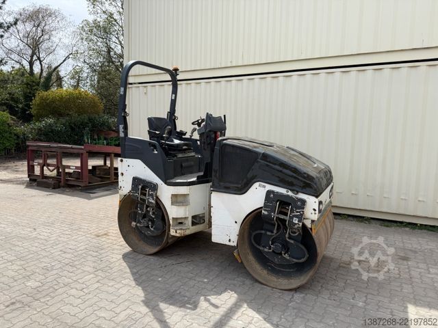 Walec jednobębnowy BOMAG BW135AD-5 / 2015 BJ / 1.979H / 3.9 T
