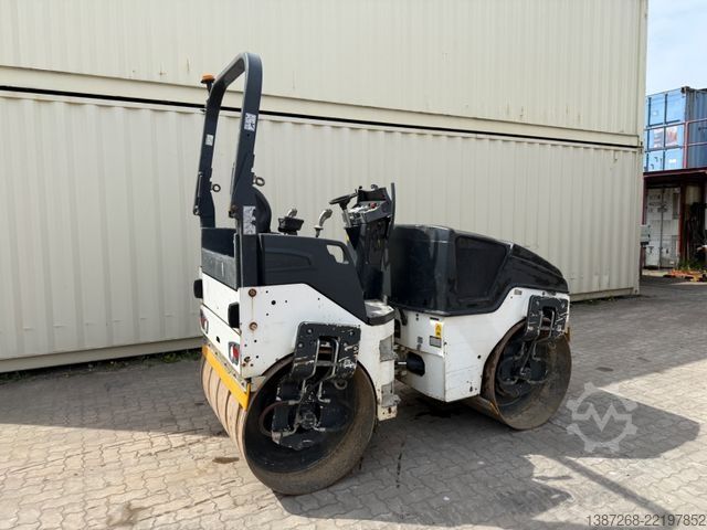 Walec jednobębnowy BOMAG BW135AD-5 / 2015 BJ / 1.979H / 3.9 T