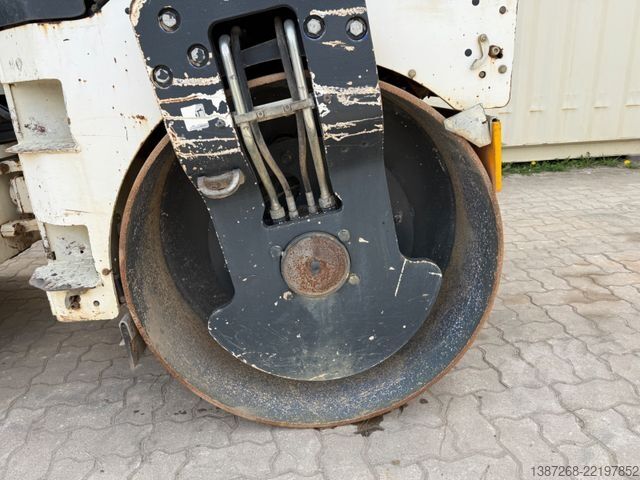 Walec jednobębnowy BOMAG BW135AD-5 / 2015 BJ / 1.979H / 3.9 T