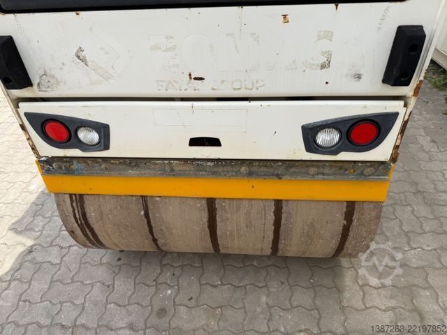 Walec jednobębnowy BOMAG BW135AD-5 / 2015 BJ / 1.979H / 3.9 T