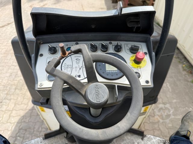 Walec jednobębnowy BOMAG BW135AD-5 / 2015 BJ / 1.979H / 3.9 T