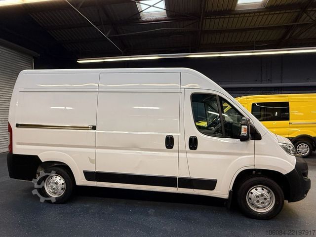 High top van OPEL Movano Kasten L2H2 Klima Tempomat R-CAM NAVI AHK