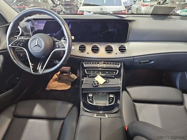 Microbuz MERCEDES-BENZ E 300 de 4Matic T-Modell Burmester Pano Head-UP