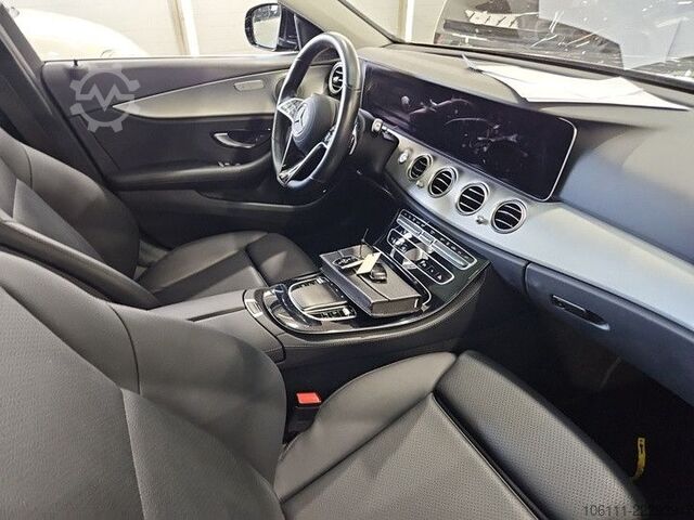 Microbuz MERCEDES-BENZ E 300 de 4Matic T-Modell Burmester Pano Head-UP