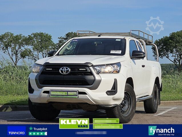 Nouto TOYOTA HI-LUX 2.4 4x4 Airco NAP Pickup
