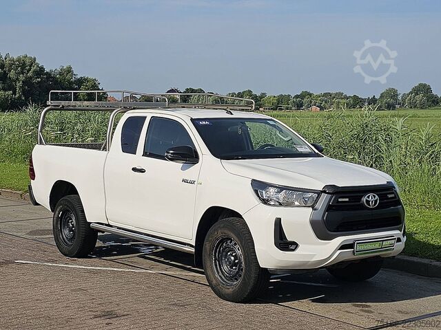 Nouto TOYOTA HI-LUX 2.4 4x4 Airco NAP Pickup