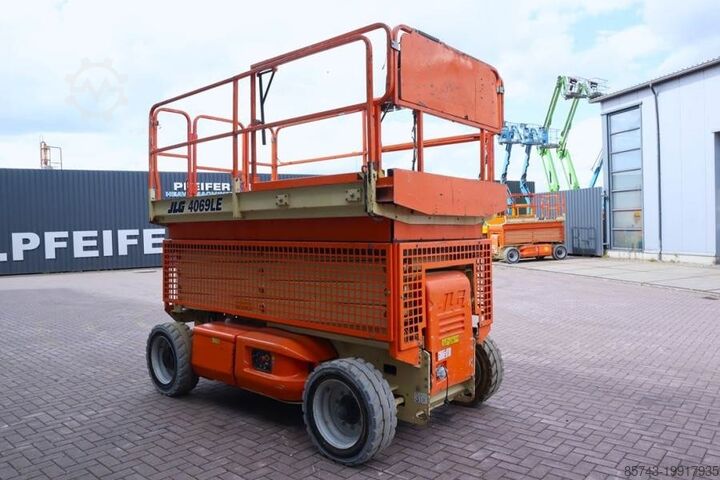 Ножничный подъемник JLG 4069LE Electric, 14.2m Working Height, 360kg Capac