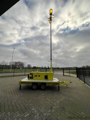 щебень Atlas Copco Unique generator with light pole on trailer!