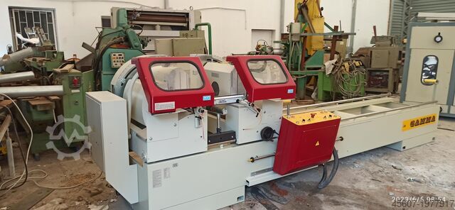 Abschrägemaschine für Alu, PVC und Holz Saw 2 a head for precision cutting of aluminum Saw 2 a head for precision cutting of aluminum