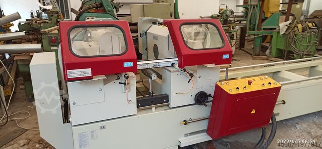 Abschrägemaschine für Alu, PVC und Holz Saw 2 a head for precision cutting of aluminum Saw 2 a head for precision cutting of aluminum