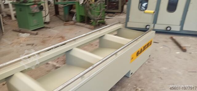 Abschrägemaschine für Alu, PVC und Holz Saw 2 a head for precision cutting of aluminum Saw 2 a head for precision cutting of aluminum