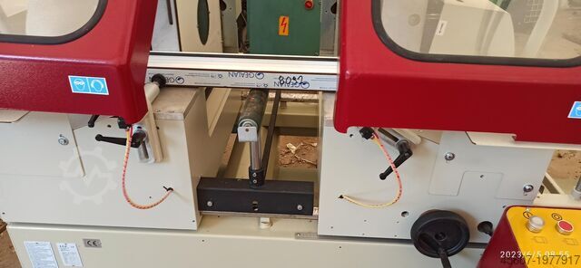 Abschrägemaschine für Alu, PVC und Holz Saw 2 a head for precision cutting of aluminum Saw 2 a head for precision cutting of aluminum