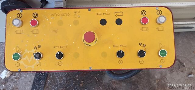 Abschrägemaschine für Alu, PVC und Holz Saw 2 a head for precision cutting of aluminum Saw 2 a head for precision cutting of aluminum
